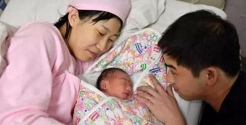 疼痛|儿子发高烧要挂水,宝爸急忙赶往医院,看到宝妈的手后忍不住泪目