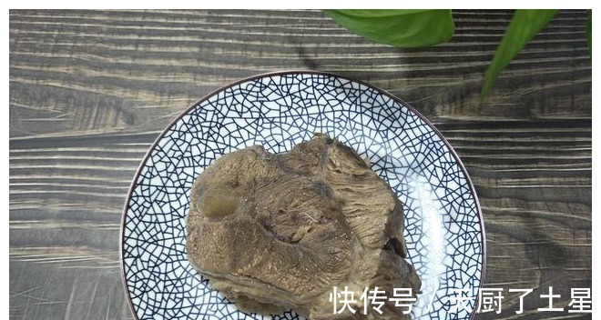 调料|炖牛肉时,不要直接焯水,否则牛肉煮不烂,难嚼还塞牙!
