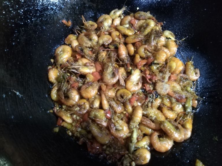 河虾肉嫩香浓，全盘扫光，跟着主厨步骤走，你也能在人前露一手