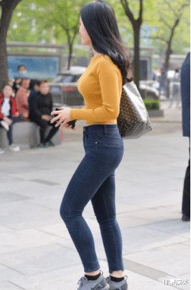 时尚百搭的牛仔裤，穿出自己的风格美，想低调都难