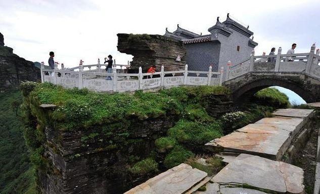 让人佩服中国建造在山顶的两处寺庙，历经千年不倒，你去过吗