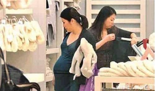 男孩|“推下怎么了”8岁男孩猛推孕妈被暴打,网友活该被打