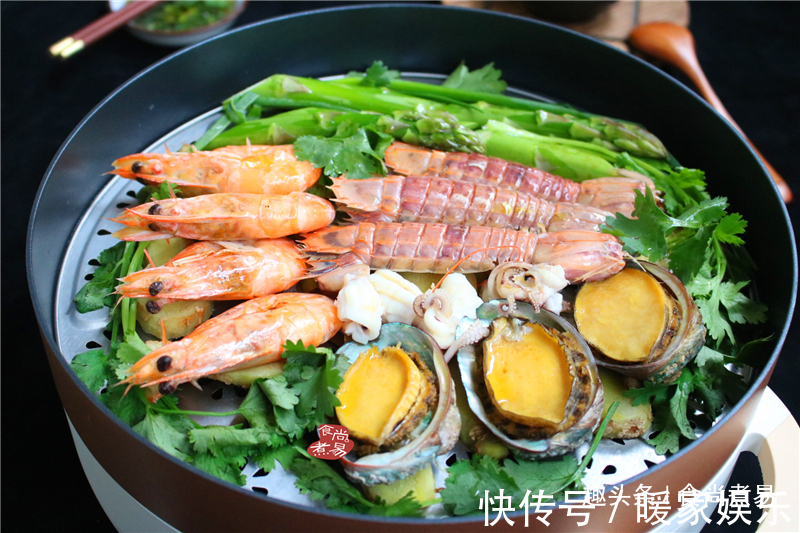 小家庭此法烹调海鲜，食材丰富一锅出，简单快捷，蒸一蒸不热气