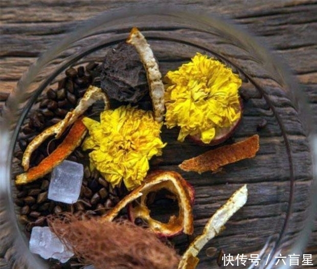 山楂这样喝,喝跑便秘和湿气,肥肉一斤一斤的掉