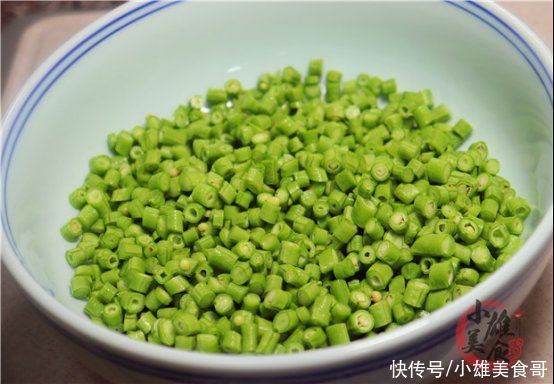 面条|把豆角切成丁,打入2个鸡蛋,我家一周吃5次,实在太香了