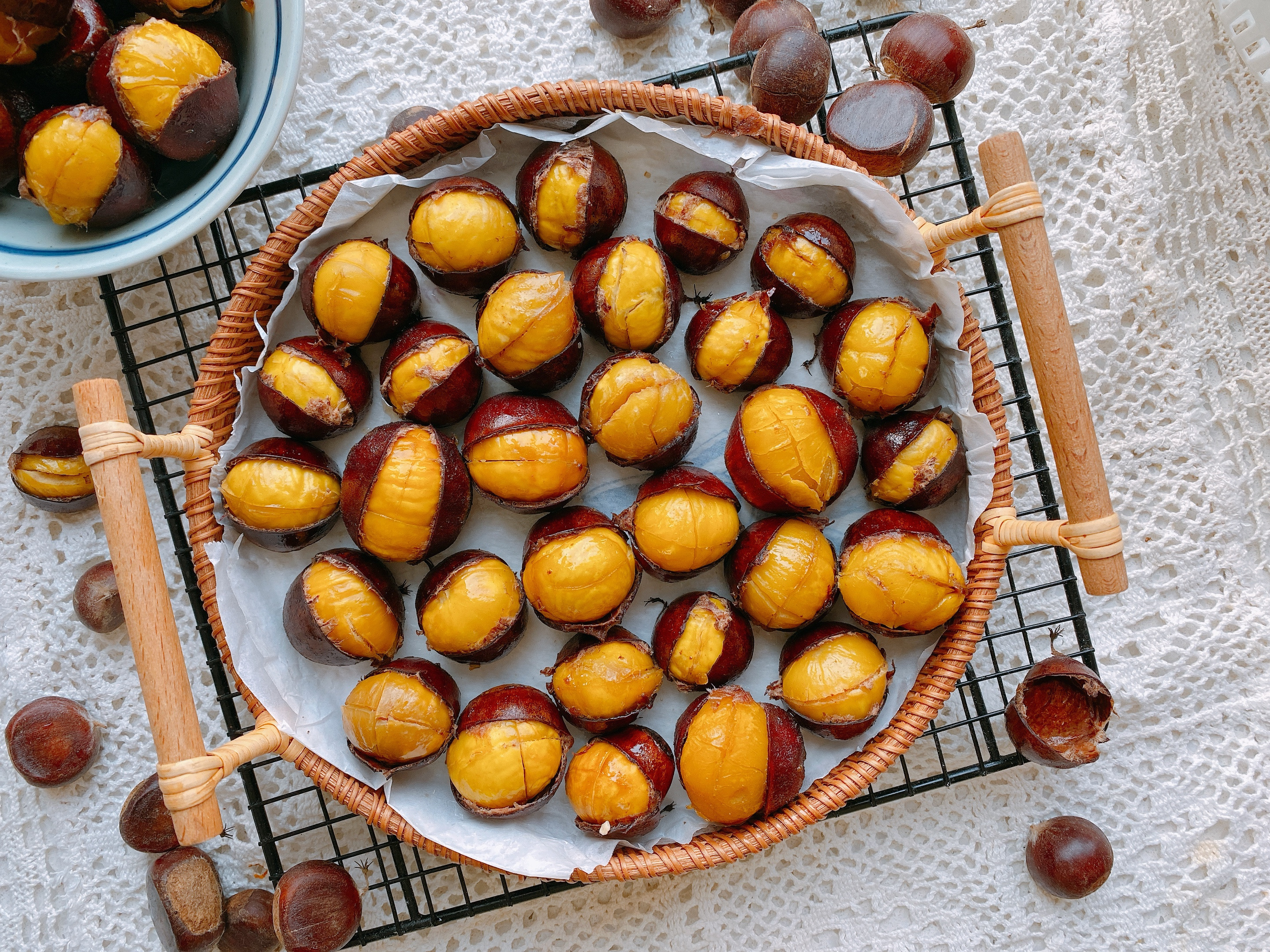 板栗最好吃的做法,香甜绵软,学会窍门,开口快,剥皮容易!