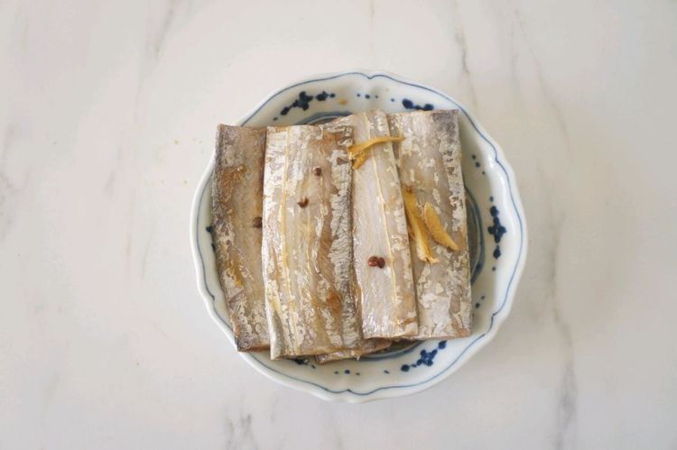 微波炉烤香的带鱼,不再有海腥的味道,却让味蕾品出蔚蓝与辽阔