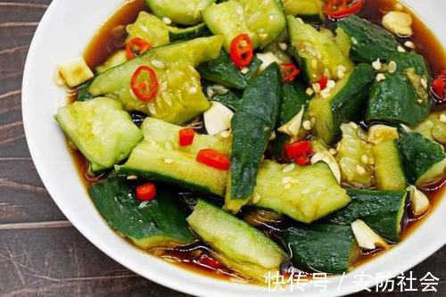 凉拌菜|凉拌黄瓜别再直接拌了，难怪不香脆不入味，大厨教你多加1步