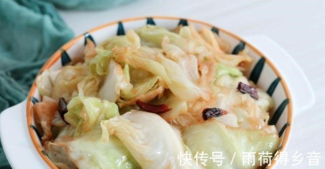好吃|家常炒包菜，酸辣下饭，3块钱做了一大盘，老人孩子都说好吃！