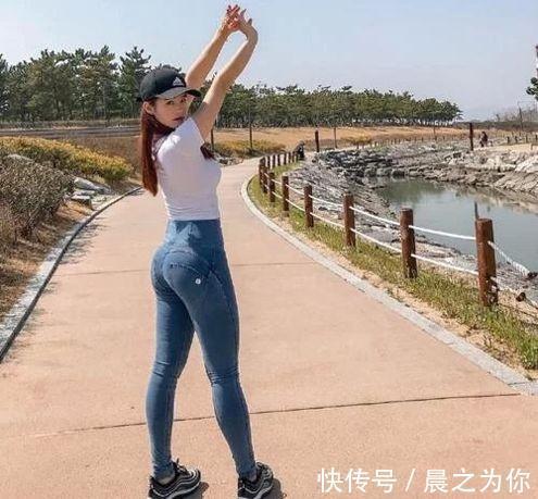 美女 -女神气质的牛仔裤美女,有着独立自信的个人魅力,非常抓人眼球