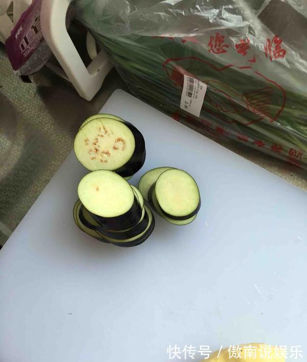 土豆换个吃法,8毛钱做1大盘,学会了做给家人,上桌全家人称赞