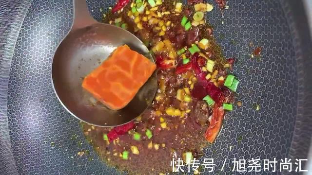 鱼骨|水煮鱼的做法，肉质滑嫩Q弹，口味麻辣鲜香，辣而不臊，百吃不腻