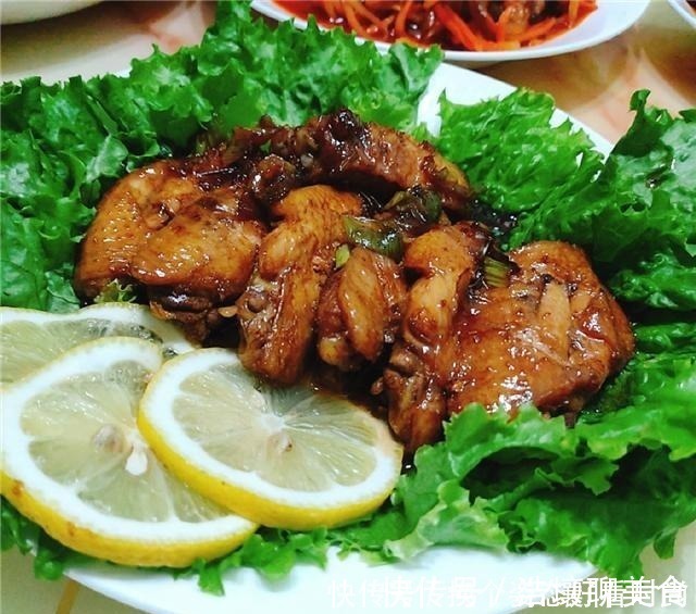 暑假带孩子回娘家散心，老妈特意下厨庆祝，一桌菜连汤汁都不剩！