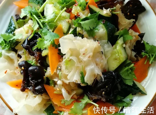 黄瓜|比拍黄瓜还受欢迎的凉拌菜，脆嫩爽口，清热解暑，胶质满满皮肤好
