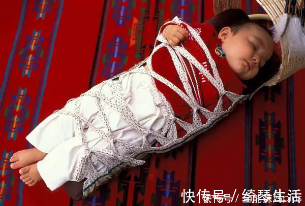 月孙子|奶奶给1个月孙子剃眉毛，1个月后全家慌了神，网友：迷信害人