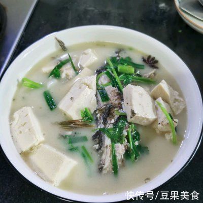 豆腐鲫鱼汤|教你一招,做出的奶白鲫鱼豆腐汤越吃越香
