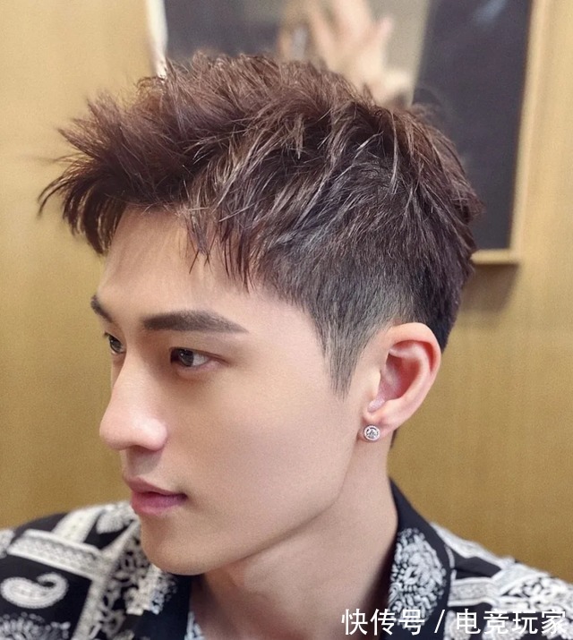 造型 别总剪男士背头了,这才是年轻男士该有的发型,看看帅到你了吗!