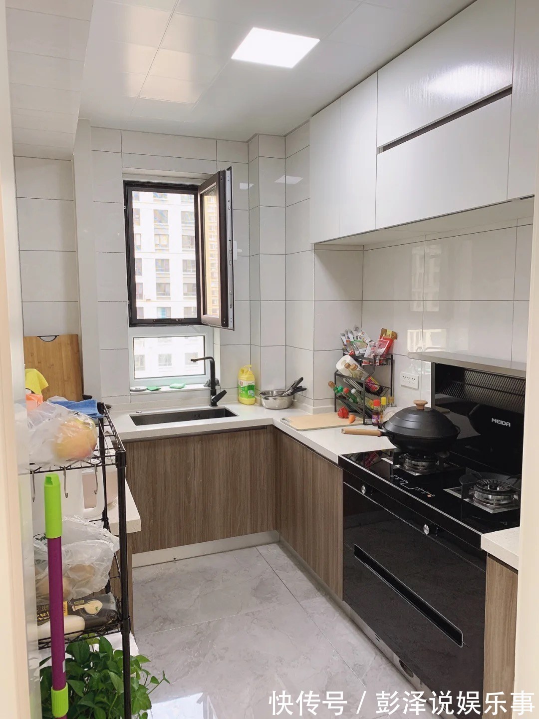 装饰画|等买了房，就照他家这么装，全屋不吊顶，不做背景墙，越看越耐看