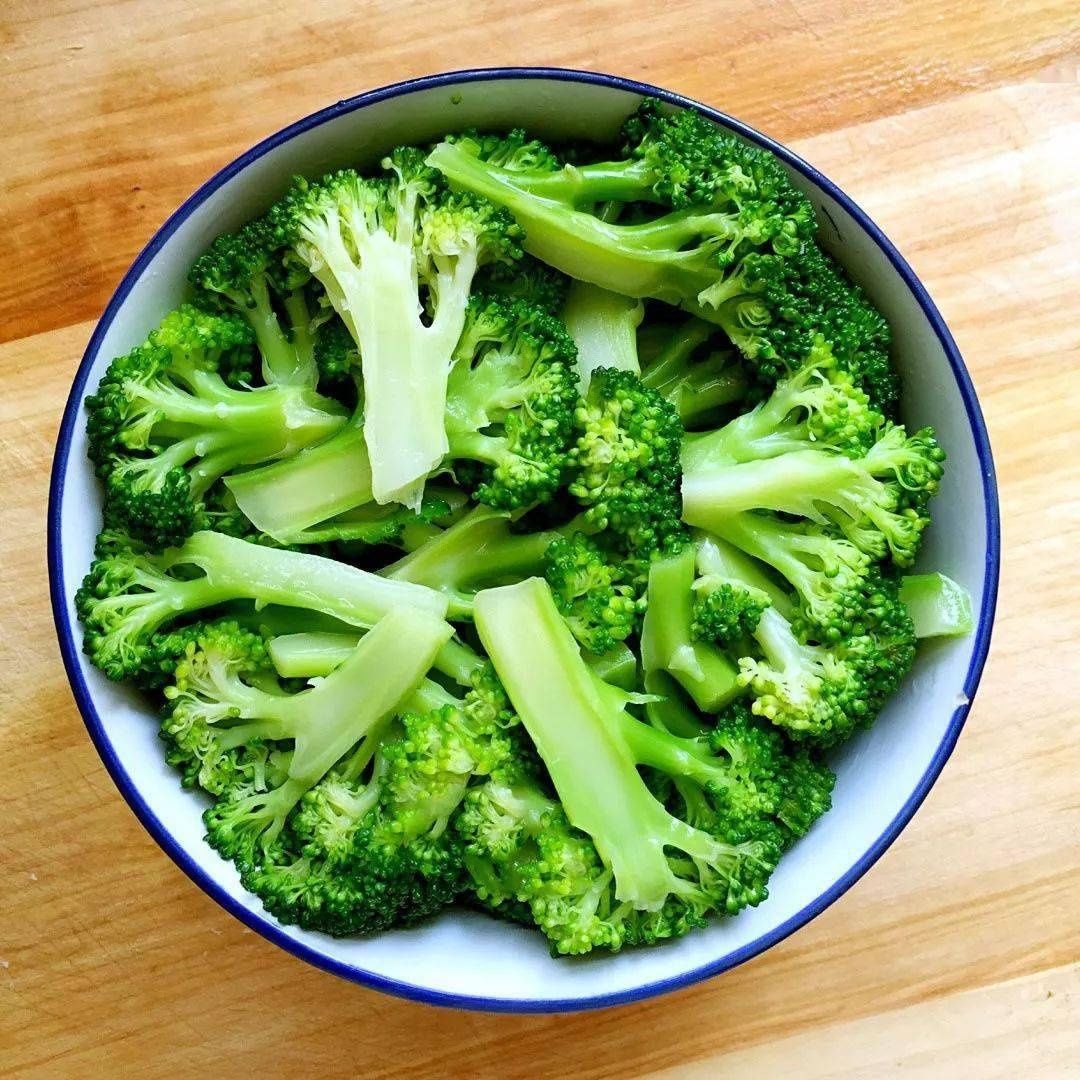 炒西兰花，不可直接下油锅！少这一步，西兰花发“蔫”