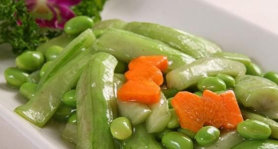 便秘|丝瓜遇上它，才是绝配，几分钟一盘，调便秘、通筋骨，家人都爱吃