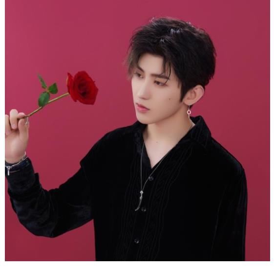 肖战|肖战爆红后的第二个“常驻综艺”已定，飞行嘉宾拟邀何炅和蔡徐坤