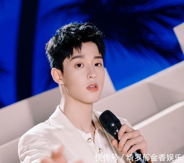 龚俊|张哲瀚让龚俊为他打call,赵薇是他老板,他还和关晓彤傅菁拍过戏