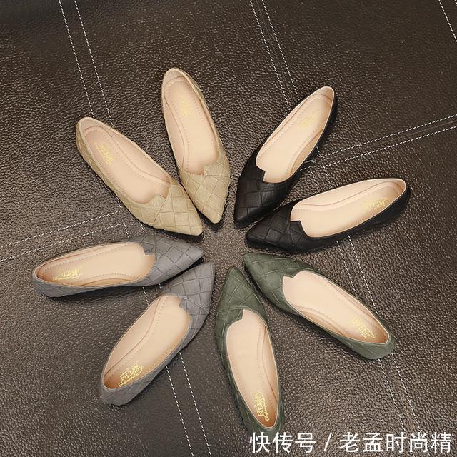 百搭 要说鞋柜里最好穿的,还属尖头平底鞋,搭连衣裙更美
