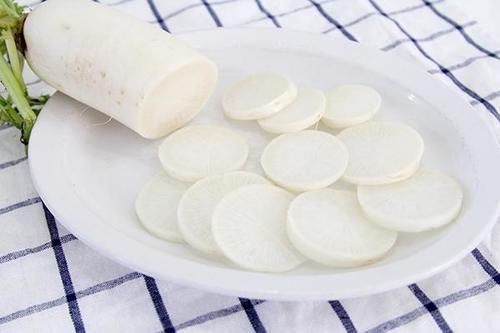 防晒|67岁阿姨,脸上没有老年斑,分享秘诀:多吃点“白色食物”