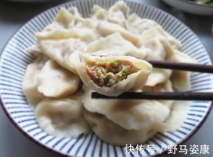 香味|做白菜饺子时，别用盐杀水了！学会1步，白菜不出水，鲜香味十足