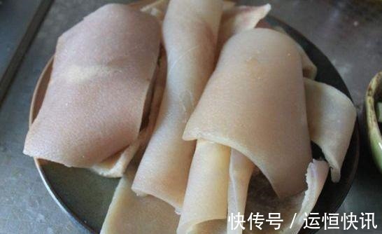 煮猪皮的时候，不要直接下锅煮，多加这一步，猪皮冻爽口不油腻！