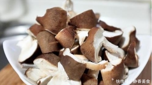 腥味|炒香菇需要焯水吗?10人7人不懂,难怪香菇没味道,腥味大不好吃