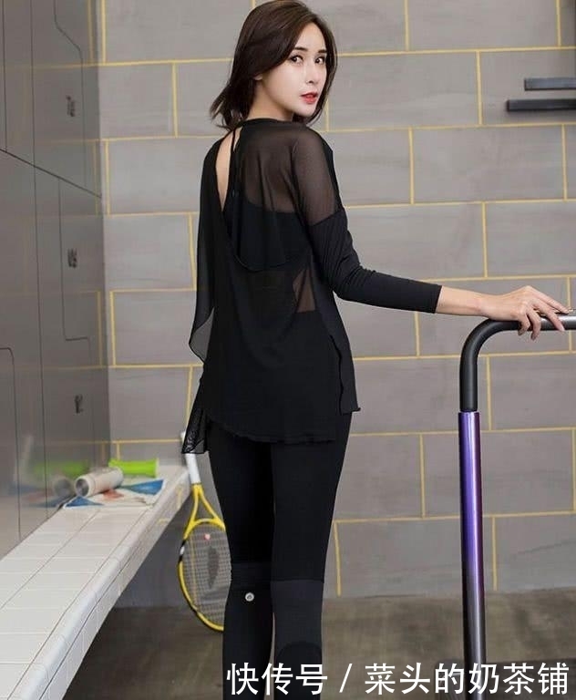 貌美|迷人打底裤美女,肤白貌美,散发出青春时尚的女神气息