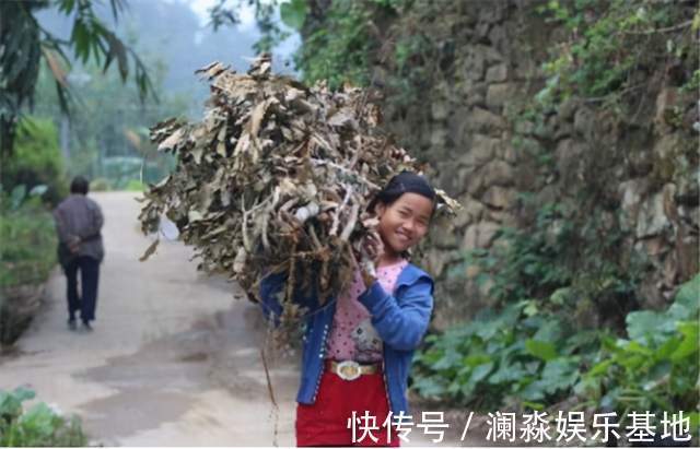 彩虹|14岁女孩辍学当“妈”，接受采访时透露，唯一的发泄方法是哭