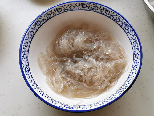 菠菜原来还可以这样吃？加上这2样，汤汁鲜美越吃越爱