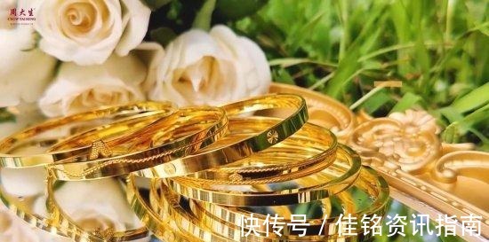 追光者 现代科技打造高光镜面,周大生鎏光之镜镜面黄金C位闪耀!