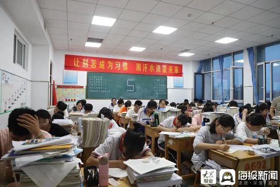 毕业|岚山一名老师在学生即将毕业时收到一百多封信