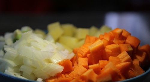  秘制|平凡生活中遇到的多彩味道，我的秘制炒三丁，食材丰富、制作简单