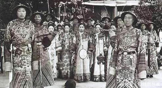 李莲英|李莲英的墓奢华，却没被盗，专家打开墓穴，里面景象令人惊讶！