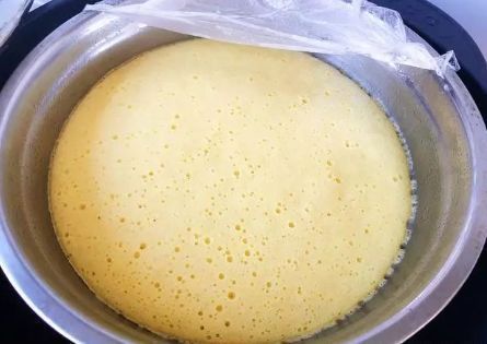 别再用电饭煲做蛋糕了,试试不锈钢盆蒸蛋糕,不分蛋,成功率更高