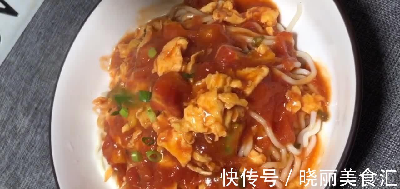 西红柿盖浇面做法，酸甜味美营养丰富，任何时候都不给胃增添负担