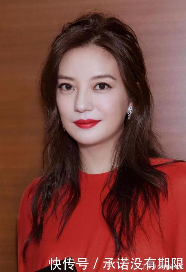 空气卷|女人过了50岁就放弃黑长直吧!试试今年流行的这4种发型,更减龄