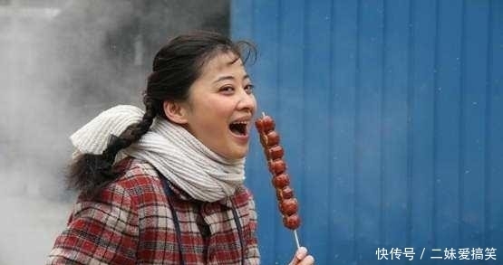 春晚 26年前朱时茂春晚小品中,谁注意他旁边的女孩,已火得一塌糊涂