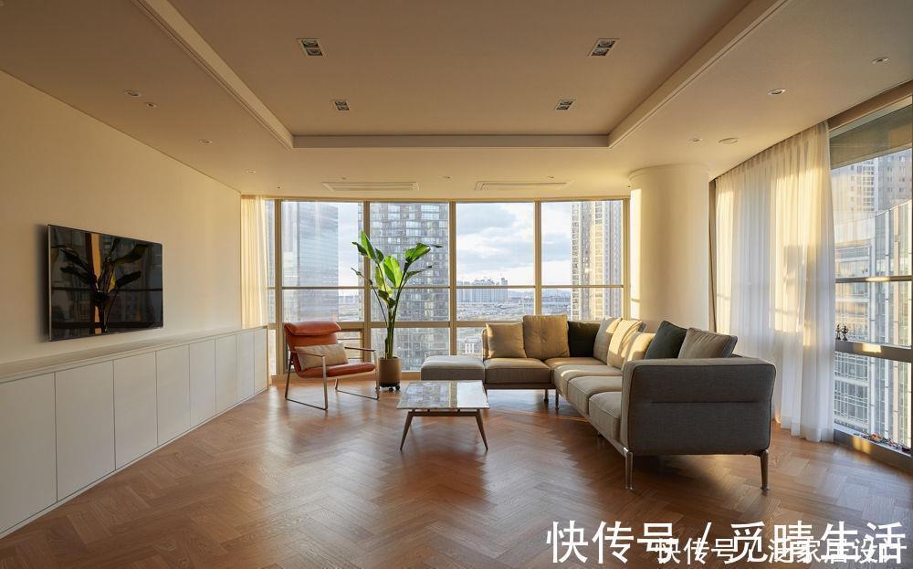 自由职业|32岁女青年独居120㎡大房,坚持化繁为简,一个人更自由自在