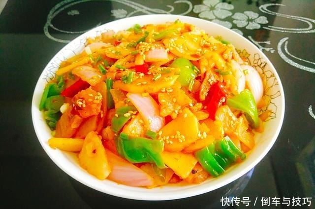 土豆片好吃有诀窍,这样搭配来做,香辣可口越嚼越香,还很简单