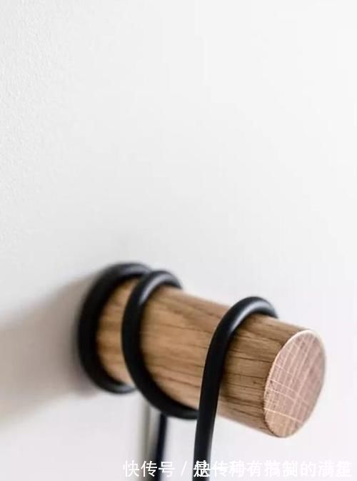 原木色|66㎡两居,以储物柜做隔断,以墨绿和原木配色,实用的文艺范儿