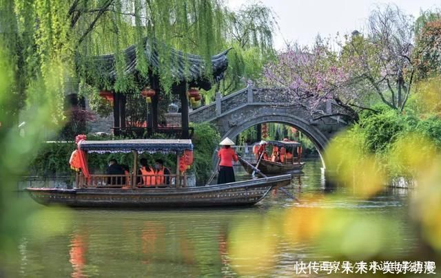 暖雨香风频相顾，正是踏春好时节