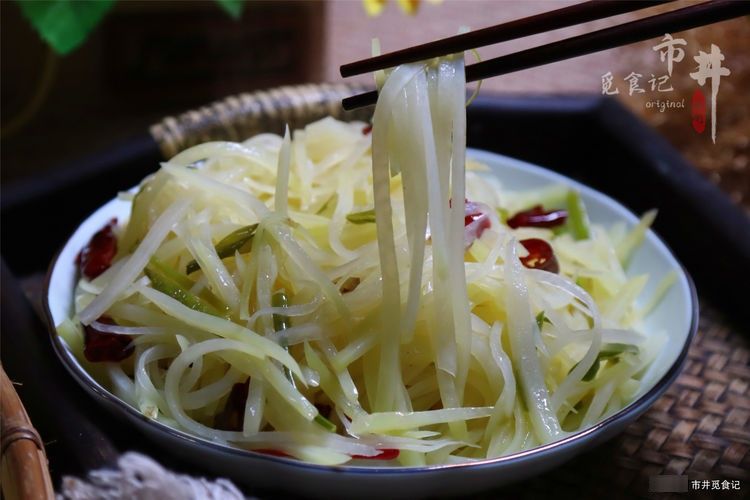 炒土豆丝，掌握放醋时间是关键，搞错的不少，做对了随便炒也好吃
