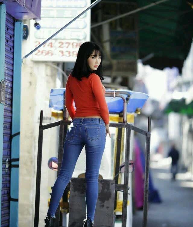 丰腴 小姐姐身材丰腴性感, 牛仔裤还能穿出别致感觉!