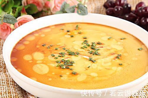 蒸鸡蛋时，千万别加水就蒸！这个诀窍，鸡蛋比豆腐脑还要嫩！