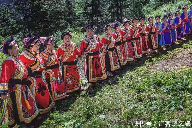 莎朗|2021端午,四川茂县民众载歌载舞欢度羌族“瓦尔俄足”节